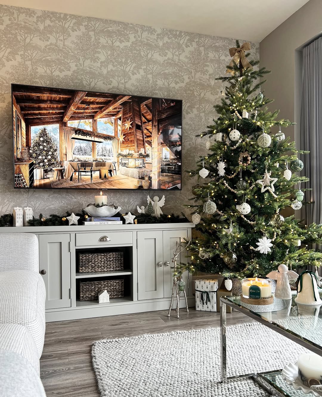 Holiday Furniture Makeover: Easy Christmas Decoration Tips